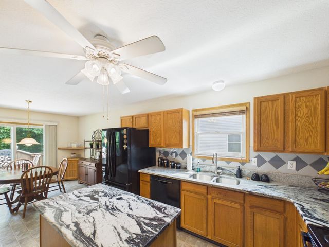 3884 Black Pine Drive, Grove City, OH 43123