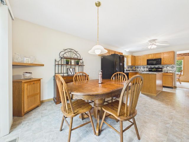 3884 Black Pine Drive, Grove City, OH 43123