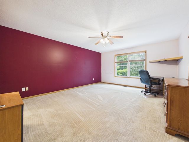 3884 Black Pine Drive, Grove City, OH 43123