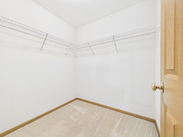 3884 Black Pine Drive, Grove City, OH 43123