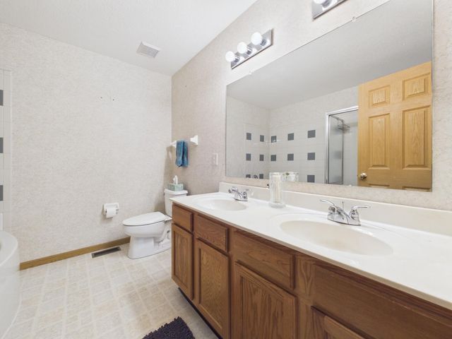 3884 Black Pine Drive, Grove City, OH 43123