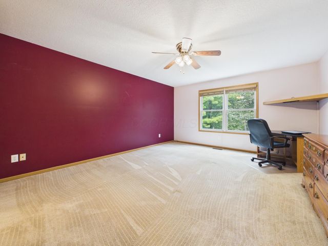3884 Black Pine Drive, Grove City, OH 43123
