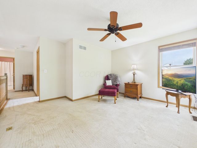 3884 Black Pine Drive, Grove City, OH 43123