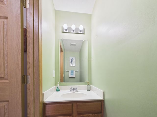 3884 Black Pine Drive, Grove City, OH 43123