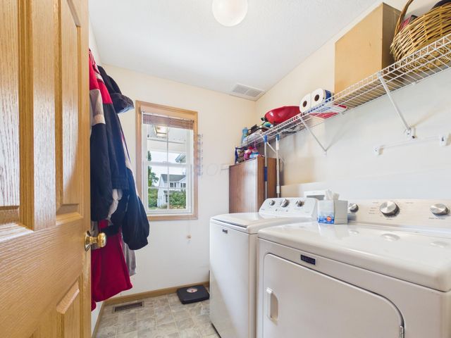 3884 Black Pine Drive, Grove City, OH 43123