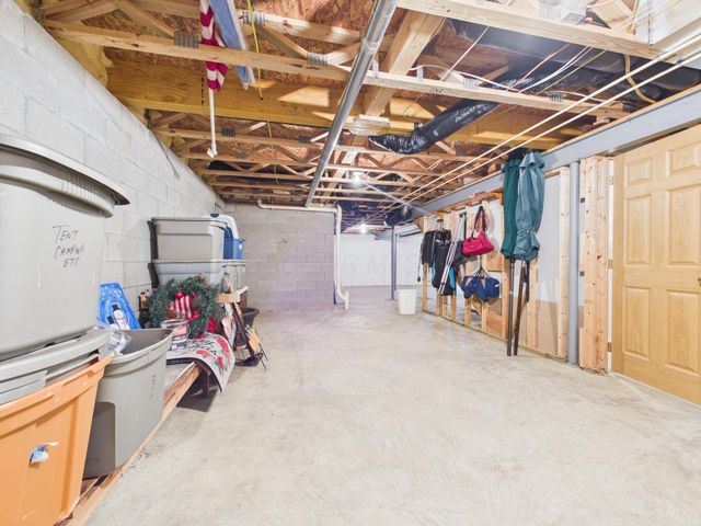 3884 Black Pine Drive, Grove City, OH 43123