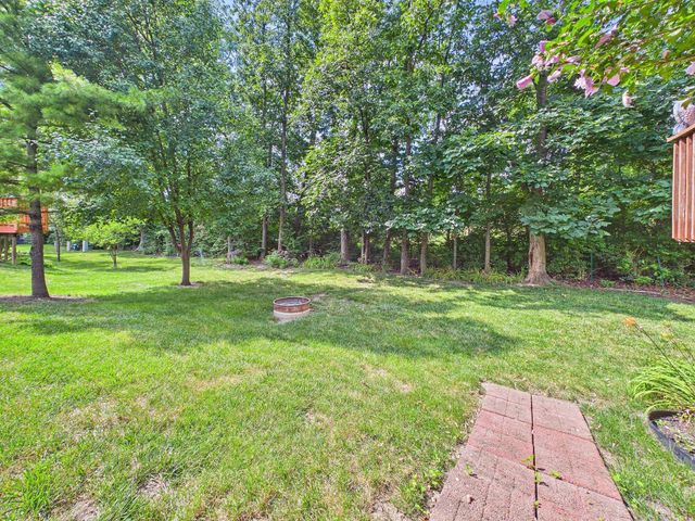 3884 Black Pine Drive, Grove City, OH 43123