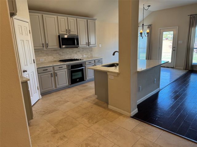 909 White Porch Avenue, Forney, TX 75126