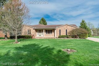 1865 Crestline Street, Rochester Hills, MI 48307
