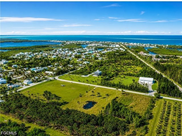 7655 Barrancas AVE, Bokeelia, FL 33922