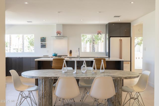 517 W HOLLY Street, Phoenix, AZ 85003