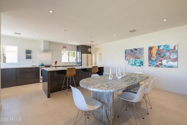 517 W HOLLY Street, Phoenix, AZ 85003