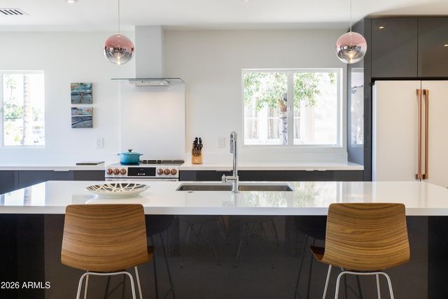 517 W HOLLY Street, Phoenix, AZ 85003