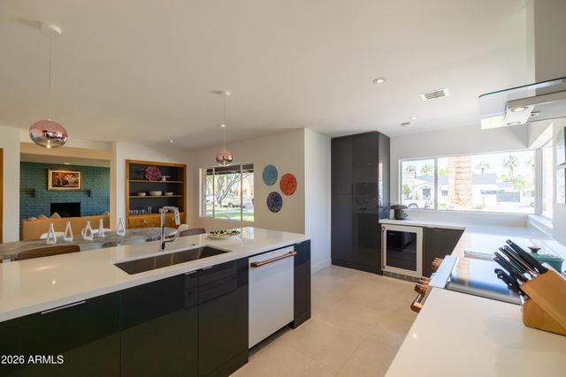 517 W HOLLY Street, Phoenix, AZ 85003