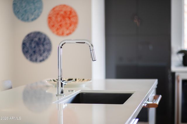 517 W HOLLY Street, Phoenix, AZ 85003