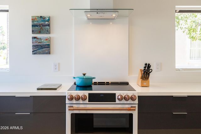 517 W HOLLY Street, Phoenix, AZ 85003