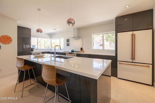 517 W HOLLY Street, Phoenix, AZ 85003