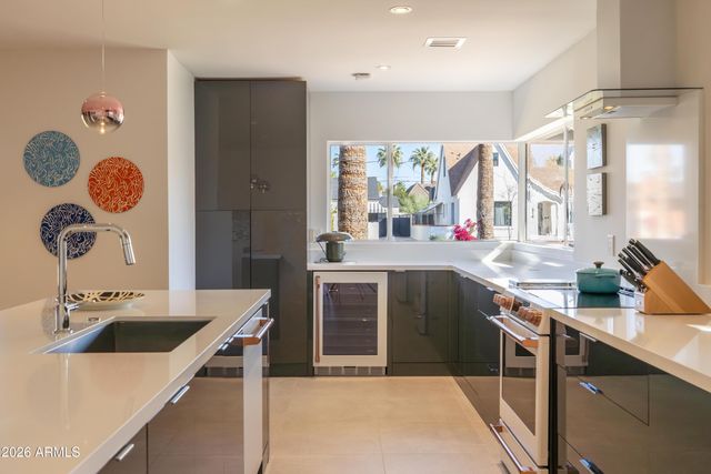 517 W HOLLY Street, Phoenix, AZ 85003