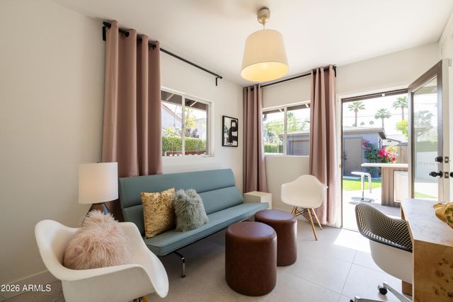 517 W HOLLY Street, Phoenix, AZ 85003