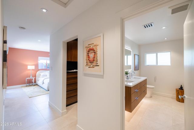 517 W HOLLY Street, Phoenix, AZ 85003