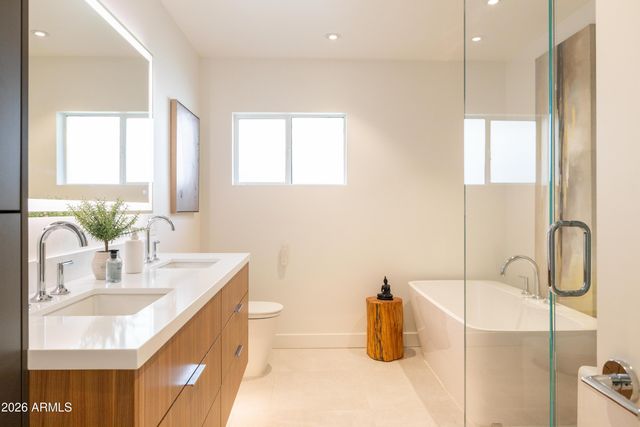 517 W HOLLY Street, Phoenix, AZ 85003