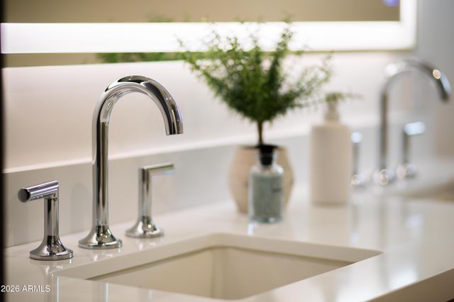 517 W HOLLY Street, Phoenix, AZ 85003