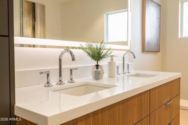 517 W HOLLY Street, Phoenix, AZ 85003