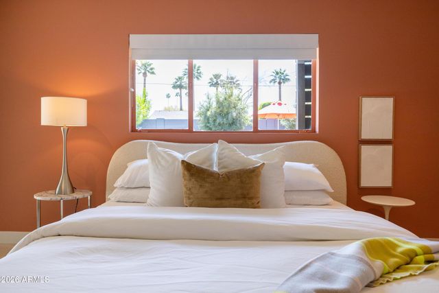 517 W HOLLY Street, Phoenix, AZ 85003