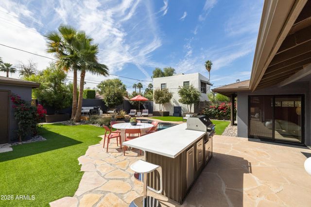 517 W HOLLY Street, Phoenix, AZ 85003