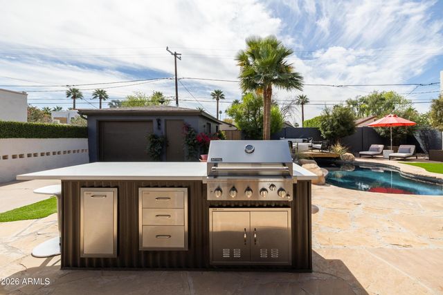 517 W HOLLY Street, Phoenix, AZ 85003