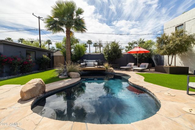 517 W HOLLY Street, Phoenix, AZ 85003