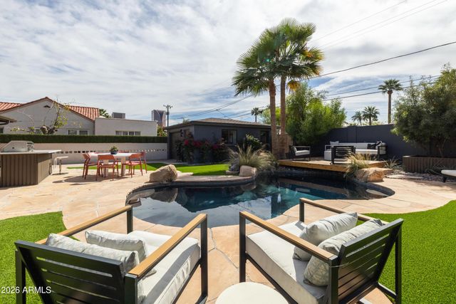 517 W HOLLY Street, Phoenix, AZ 85003