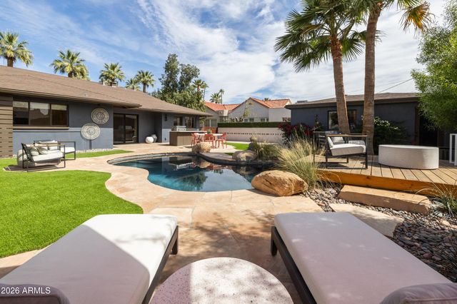 517 W HOLLY Street, Phoenix, AZ 85003