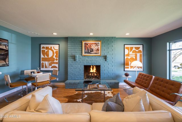 517 W HOLLY Street, Phoenix, AZ 85003