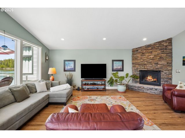 18525 Ne Marine Dr E8, Portland, OR 97230