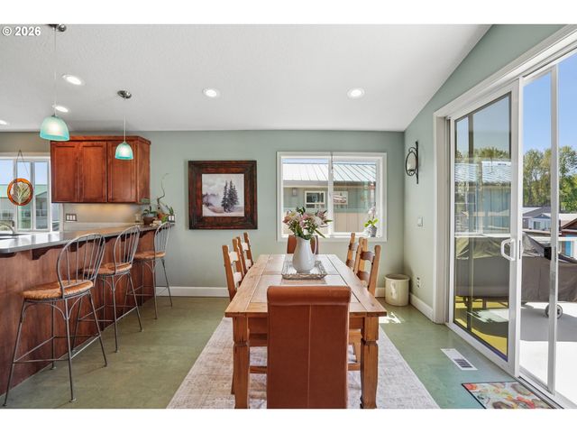 18525 Ne Marine Dr E8, Portland, OR 97230