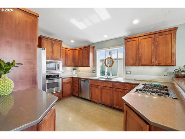18525 Ne Marine Dr E8, Portland, OR 97230