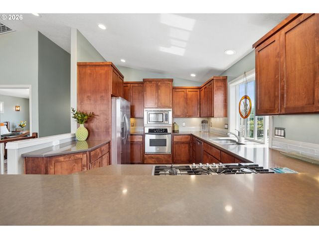 18525 Ne Marine Dr E8, Portland, OR 97230