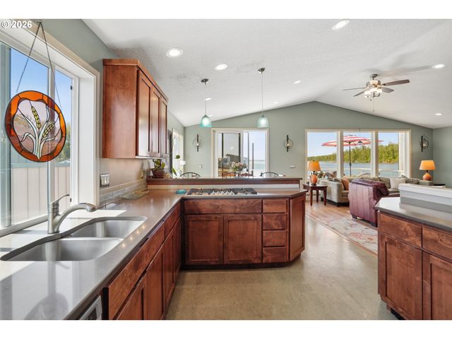 18525 Ne Marine Dr E8, Portland, OR 97230