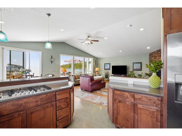 18525 Ne Marine Dr E8, Portland, OR 97230