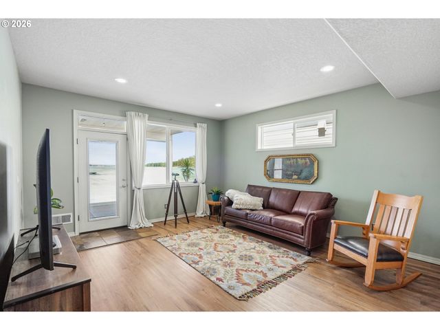 18525 Ne Marine Dr E8, Portland, OR 97230