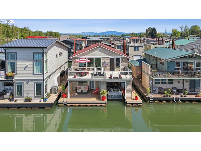 18525 Ne Marine Dr E8, Portland, OR 97230