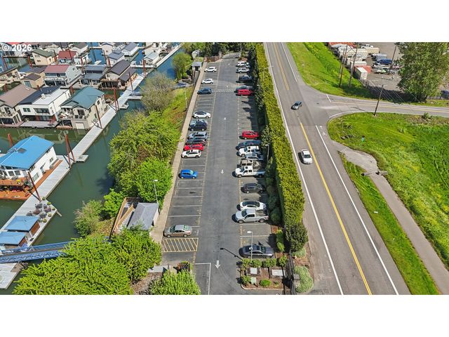 18525 Ne Marine Dr E8, Portland, OR 97230