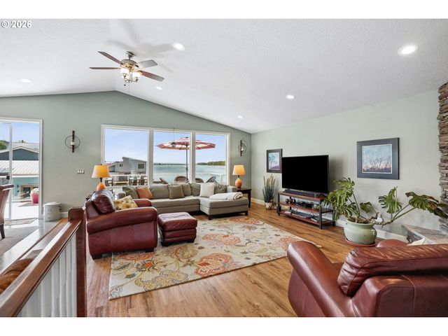 18525 Ne Marine Dr E8, Portland, OR 97230