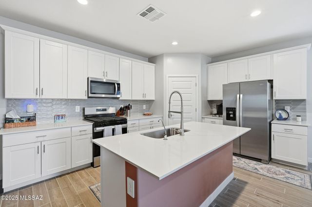 14013 E Crotalus Way, Vail, AZ 85641