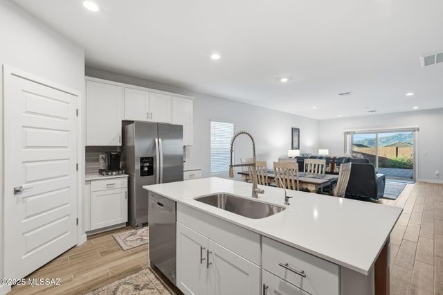 14013 E Crotalus Way, Vail, AZ 85641