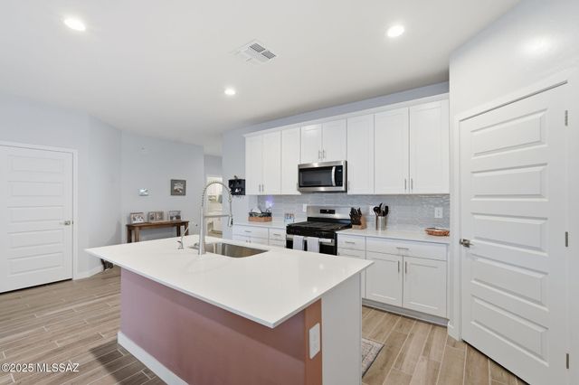 14013 E Crotalus Way, Vail, AZ 85641