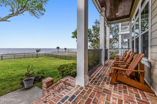 102 Whispering Oaks Drive, Pass Christian, MS 39571