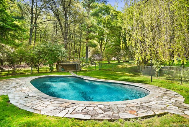 123 & 135 Mianus River Road, Bedford, NY 10506