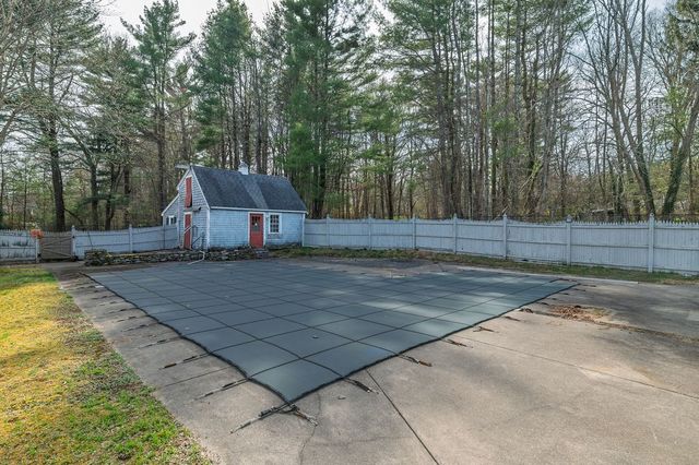 48 Big Rock Ln, Hanson, MA 02341